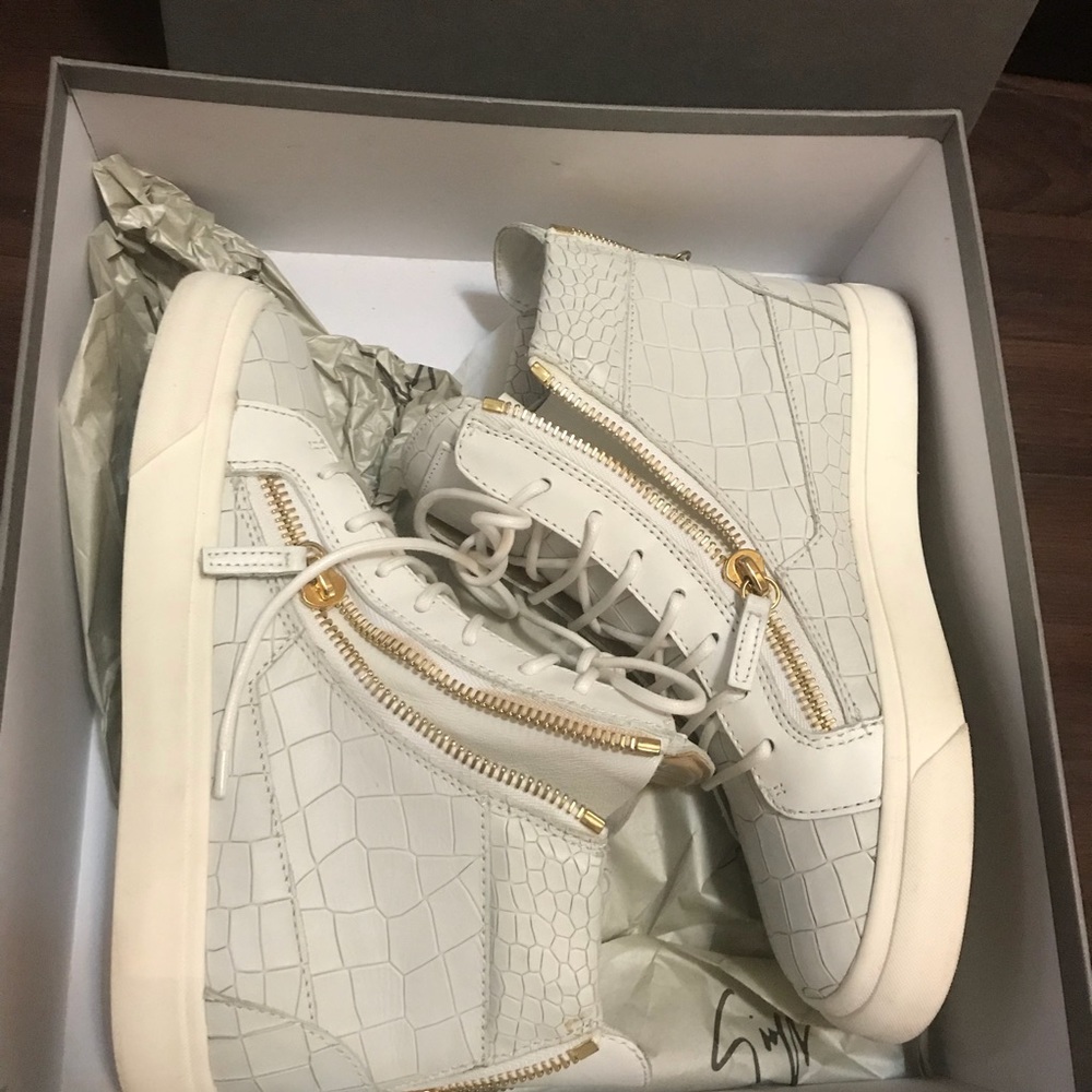 💥SOLD 💥💥100% authentic Giuseppe sneakers